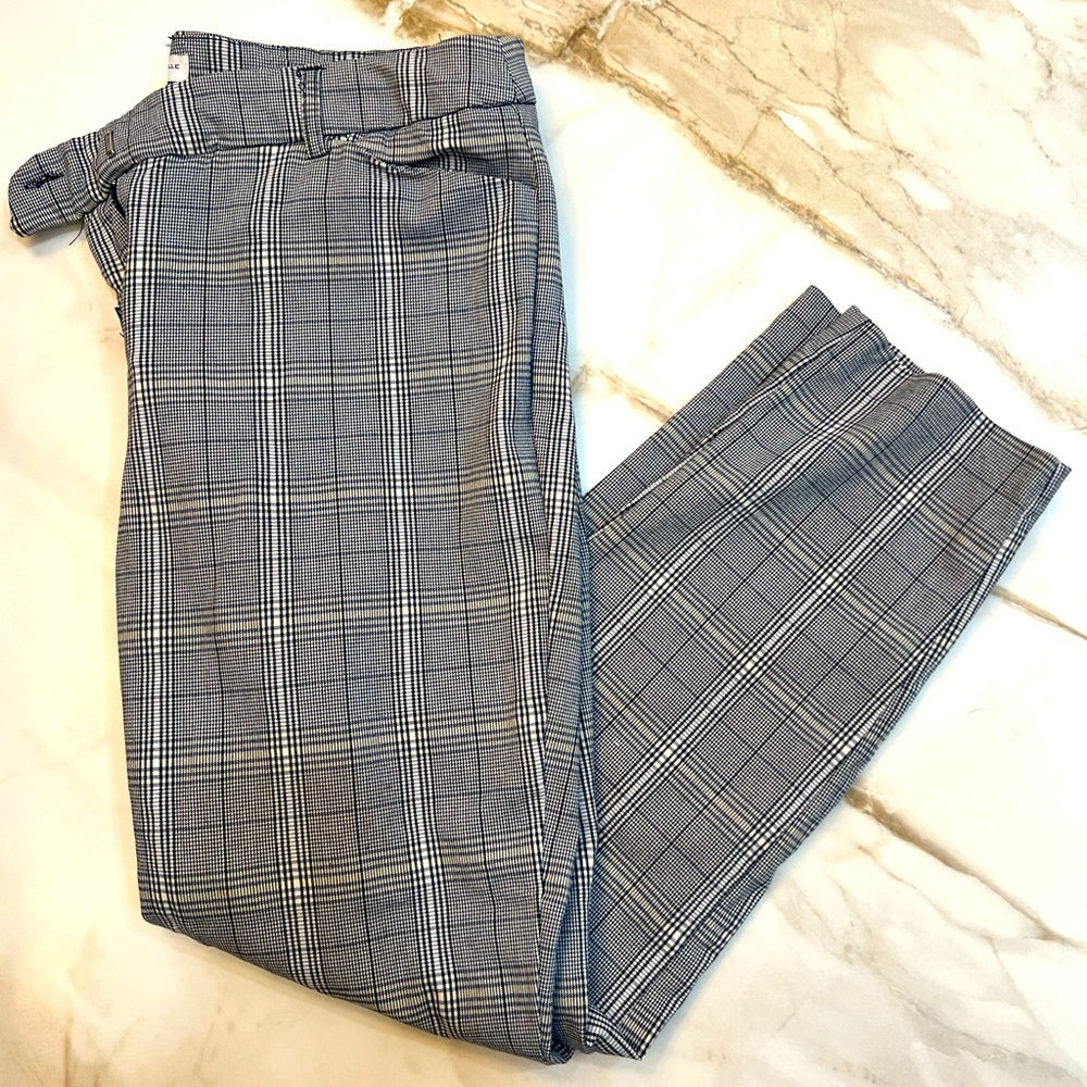 CAROLINA BELLE Striped Skinny Stretch Pant - Grey and White Size 8